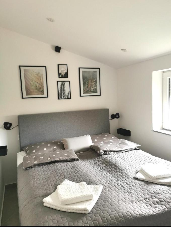 Five Bedroom House Near Sandy Beach Villa Major 메덜린 외부 사진