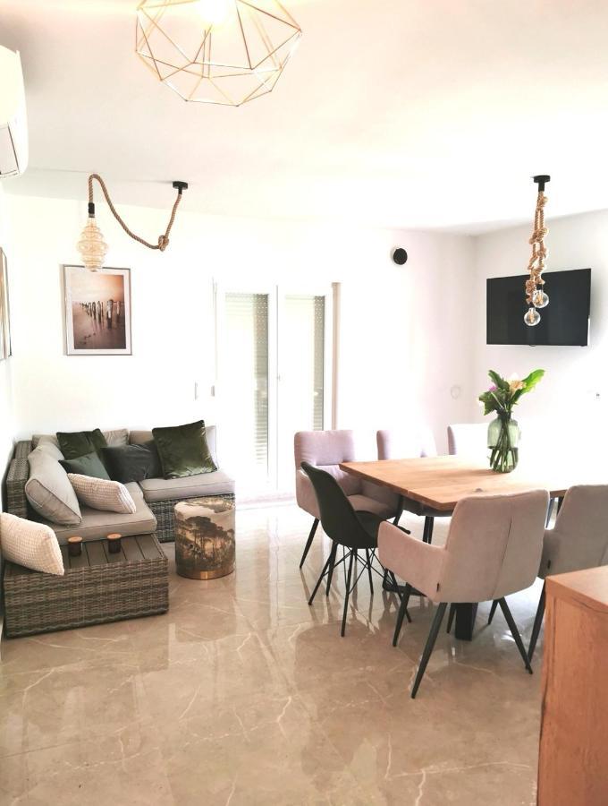 Five Bedroom House Near Sandy Beach Villa Major 메덜린 외부 사진